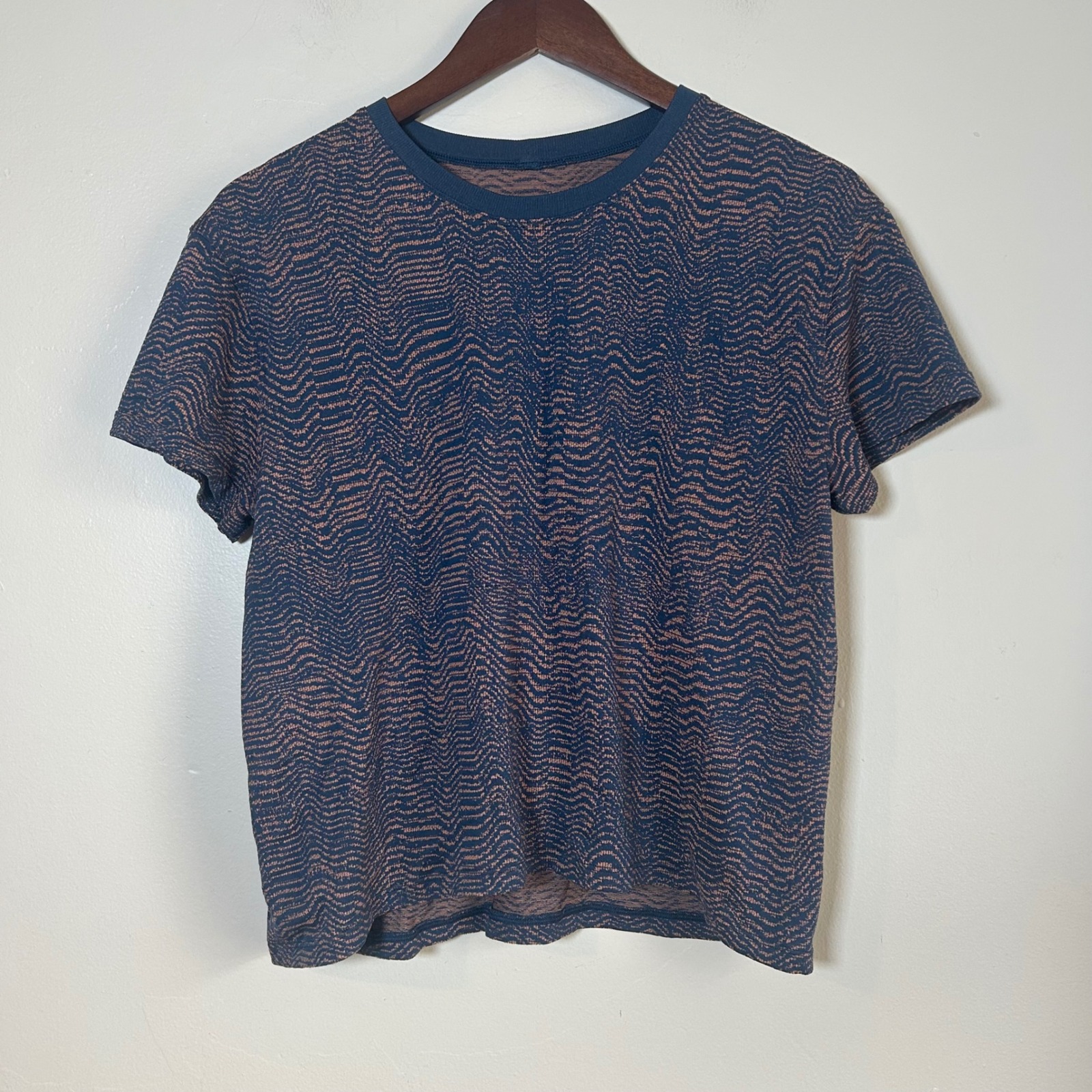 Lululemon Short Sleeve Tee Womens 6 Navy Brown Wavy Textured Knit Athletic Top
